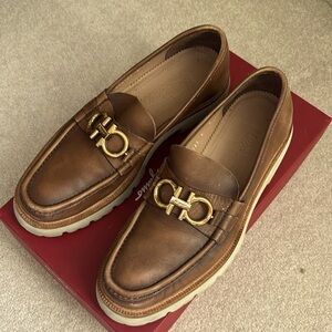 Men’s Ferragamo Gancini plaque, leather brown loafers with gold metal